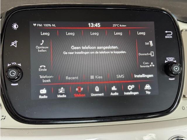 Fiat 500 1.2 Lounge met panorama dak, heeft nog maar 57147 kilometer gelopen. Hij ziet er keurig netjes uit.
