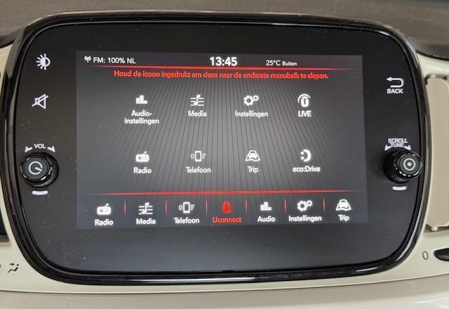 Fiat 500 1.2 Lounge met panorama dak, heeft nog maar 57147 kilometer gelopen. Hij ziet er keurig netjes uit.
