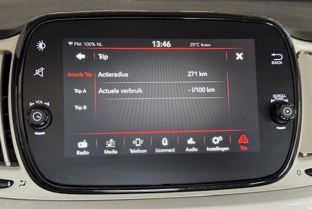 Fiat 500 1.2 Lounge met panorama dak, heeft nog maar 57147 kilometer gelopen. Hij ziet er keurig netjes uit.