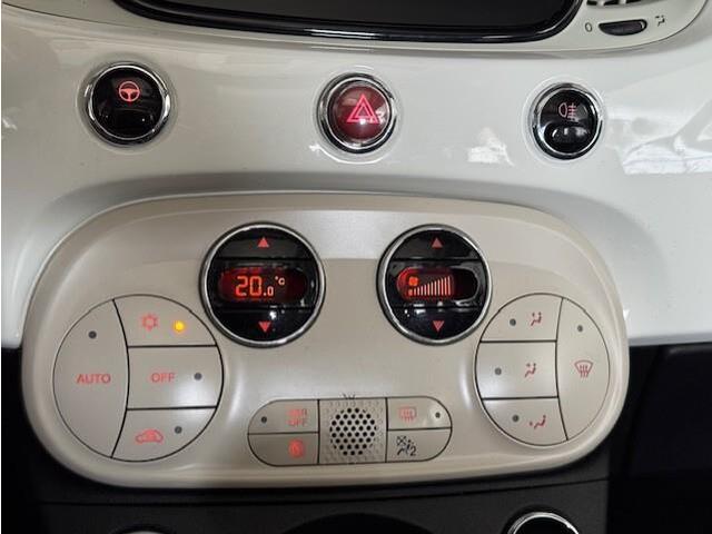 Fiat 500 1.2 Lounge met panorama dak, heeft nog maar 57147 kilometer gelopen. Hij ziet er keurig netjes uit.