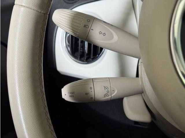 Fiat 500 1.2 Lounge met panorama dak, heeft nog maar 57147 kilometer gelopen. Hij ziet er keurig netjes uit.