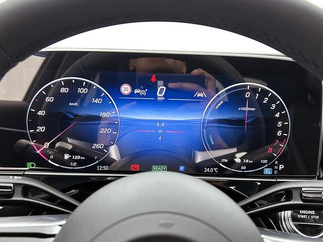 Mercedes-Benz E-Klasse 300 e Sport Edition | Premium pakket | Nightpakket | MBUX Superscreen | Adaptieve Cruise Control | Burmester� 4D surround sound system | 20 i