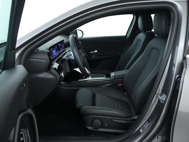 Mercedes-Benz A-Klasse 250 e Star Edition | Trekhaak | Dodehoekassistent | Parkeerpakket met Camera | Stoelverwarming | Inclusief 24 maanden MB Certified garantie v