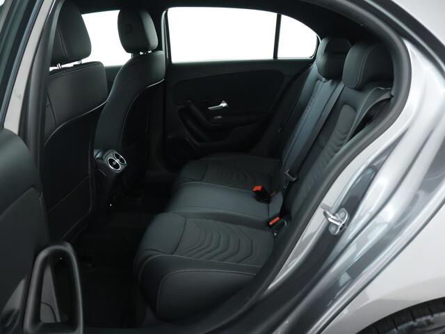 Mercedes-Benz A-Klasse 250 e Star Edition | Trekhaak | Dodehoekassistent | Parkeerpakket met Camera | Stoelverwarming | Inclusief 24 maanden MB Certified garantie v