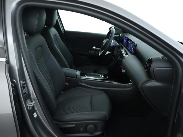 Mercedes-Benz A-Klasse 250 e Star Edition | Trekhaak | Dodehoekassistent | Parkeerpakket met Camera | Stoelverwarming | Inclusief 24 maanden MB Certified garantie v