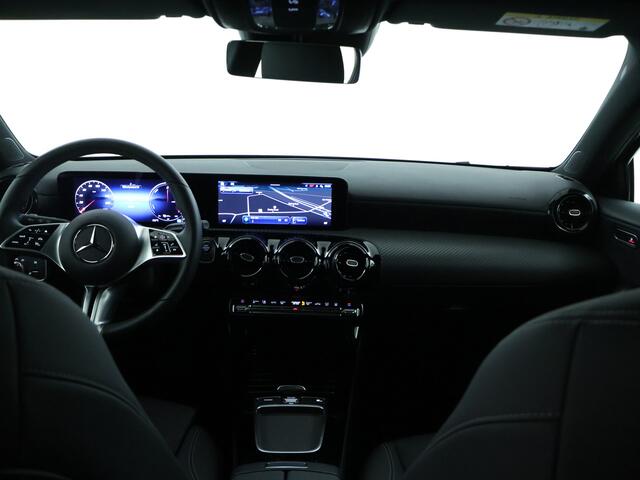 Mercedes-Benz A-Klasse 250 e Star Edition | Trekhaak | Dodehoekassistent | Parkeerpakket met Camera | Stoelverwarming | Inclusief 24 maanden MB Certified garantie v