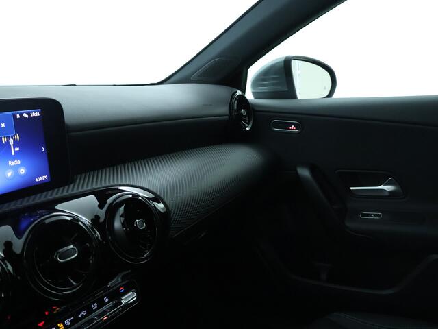 Mercedes-Benz A-Klasse 250 e Star Edition | Trekhaak | Dodehoekassistent | Parkeerpakket met Camera | Stoelverwarming | Inclusief 24 maanden MB Certified garantie v