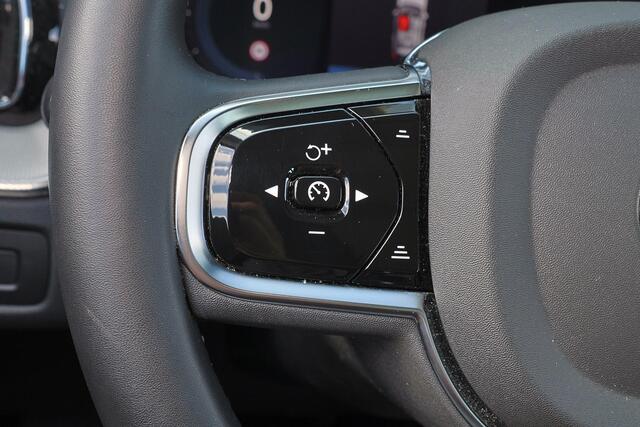 Volvo XC60 T6 Recharge AWD Plus Dark - Panorama/schuifdak - IntelliSafe Assist & Surround - 360� camera - Verwarmde voorstoelen, stuur & achterbank - Parkee