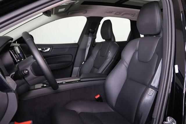 Volvo XC60 T6 Recharge AWD Plus Dark - Panorama/schuifdak - IntelliSafe Assist & Surround - 360� camera - Verwarmde voorstoelen, stuur & achterbank - Parkee