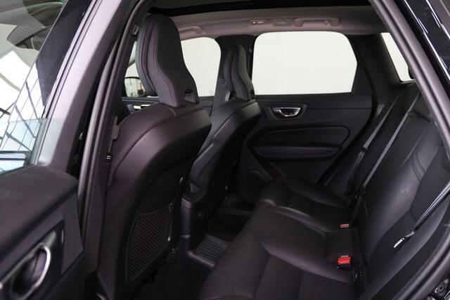 Volvo XC60 T6 Recharge AWD Plus Dark - Panorama/schuifdak - IntelliSafe Assist & Surround - 360� camera - Verwarmde voorstoelen, stuur & achterbank - Parkee