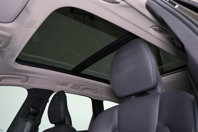 Volvo XC60 T6 Recharge AWD Plus Dark - Panorama/schuifdak - IntelliSafe Assist & Surround - 360� camera - Verwarmde voorstoelen, stuur & achterbank - Parkee