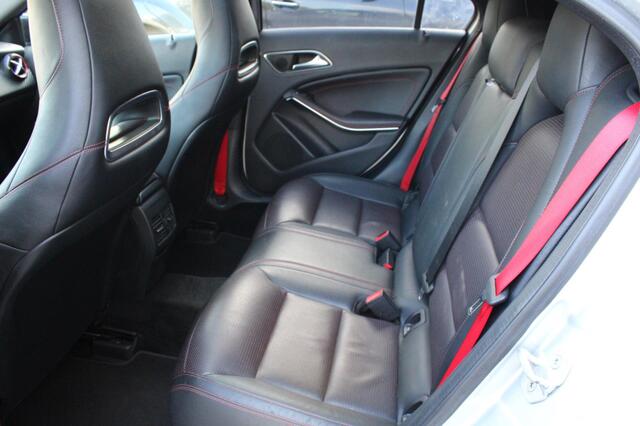 Mercedes-Benz A-Klasse 250 AMG Sport l Panorama l Xenon l LED l Camera l