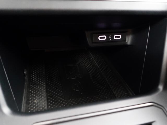 Volkswagen Polo 1.0 TSI R Line+ IQ Xenon Led Matrix, Carplay, Android Auto, Dynamic Select, ACC Cruise, Privacy Glass