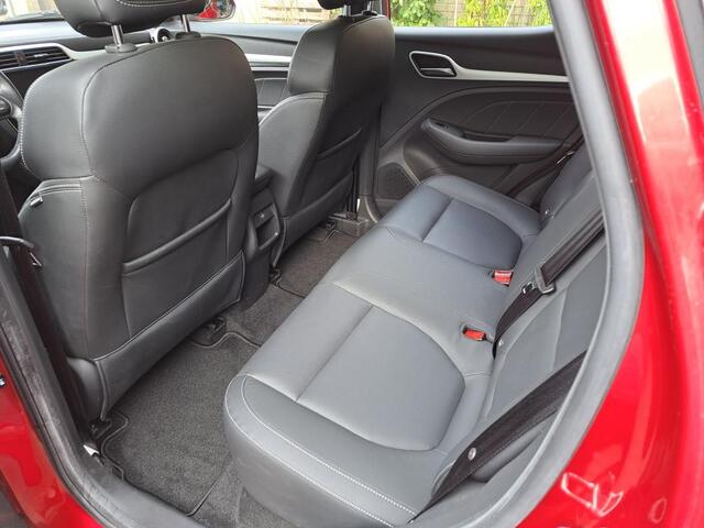MG ZS MG EV Luxury 45 kWh LUXURY 1E EIG MET THUIS SNEL LADER 7KW STAAT