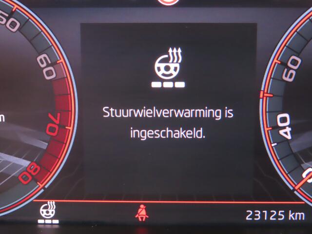 Skoda Kamiq 1.5 TSI ACT Monte Carlo | pano dak | elektrische achterklep | stuurwielverwarming | elektrisch verstelbare stoel