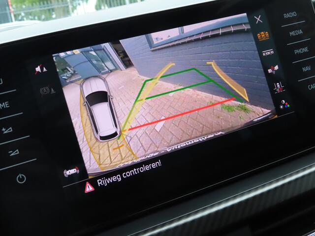 Skoda Kamiq 1.5 TSI ACT Monte Carlo | pano dak | elektrische achterklep | stuurwielverwarming | elektrisch verstelbare stoel