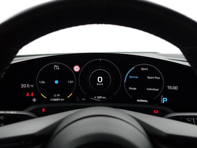 Porsche Taycan Performance 84 kWh- Bijrijdersdisplay, Panoramadak, Sport Chrono Pakket, Apple Carplay/Android Auto, Performance accu Plus