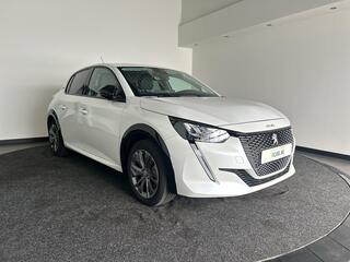 PEUGEOT e-208 EV Allure Pack 50 kWh | Apple Carplay/Android Auto | Camera | Navigatie | Soh (batterijcheck) 92,2 %