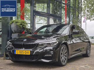 BMW 3-SERIE 318i High Executive | M Sport Pack | PDC+Camera | Climate | Panoramadak | Leder |