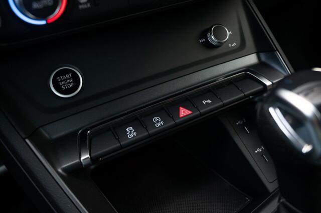 Audi Q3 35 TFSI, S-line, Black, Keyless, ambiance, LED
