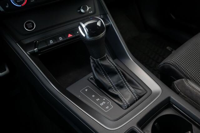 Audi Q3 35 TFSI, S-line, Black, Keyless, ambiance, LED