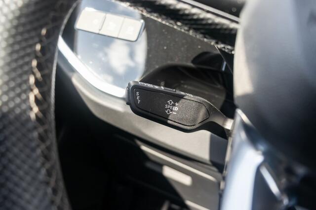 Audi Q3 35 TFSI, S-line, Black, Keyless, ambiance, LED