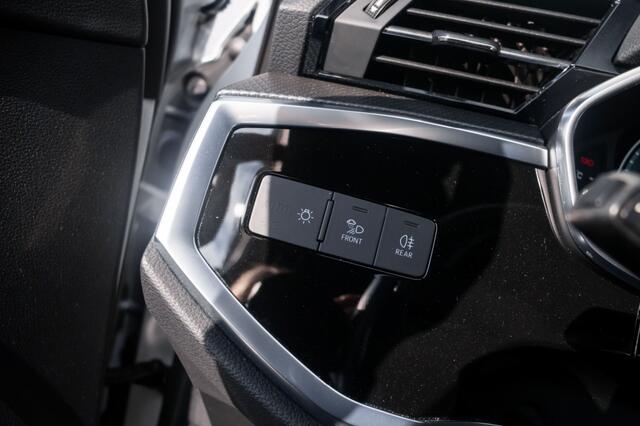 Audi Q3 35 TFSI, S-line, Black, Keyless, ambiance, LED