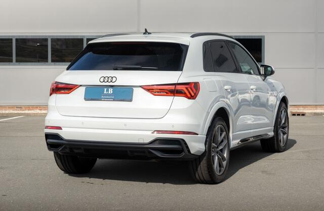 Audi Q3 35 TFSI, S-line, Black, Keyless, ambiance, LED