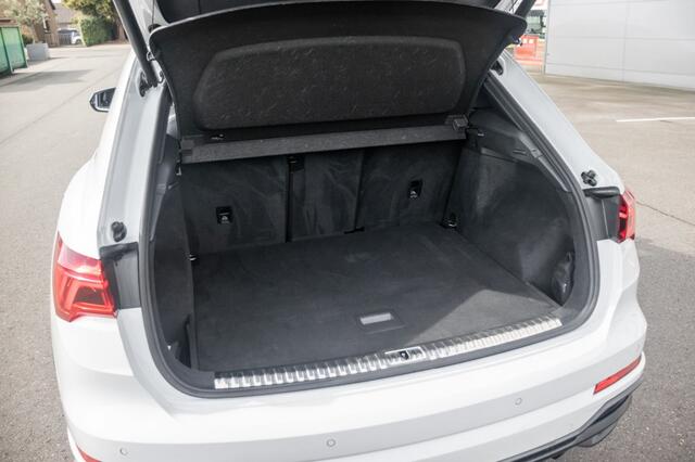 Audi Q3 35 TFSI, S-line, Black, Keyless, ambiance, LED
