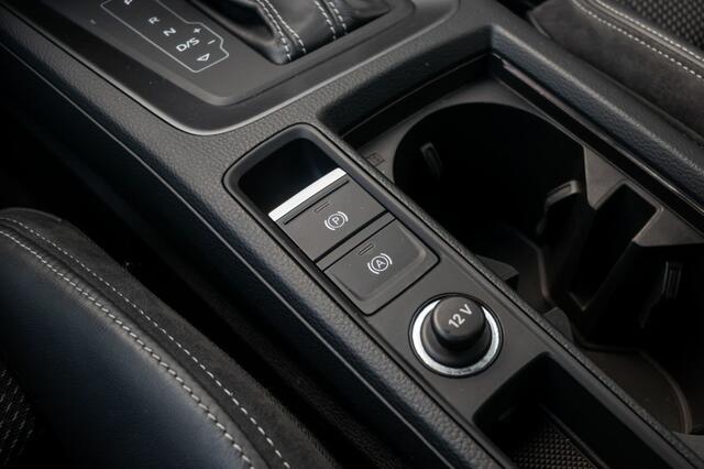 Audi Q3 35 TFSI, S-line, Black, Keyless, ambiance, LED