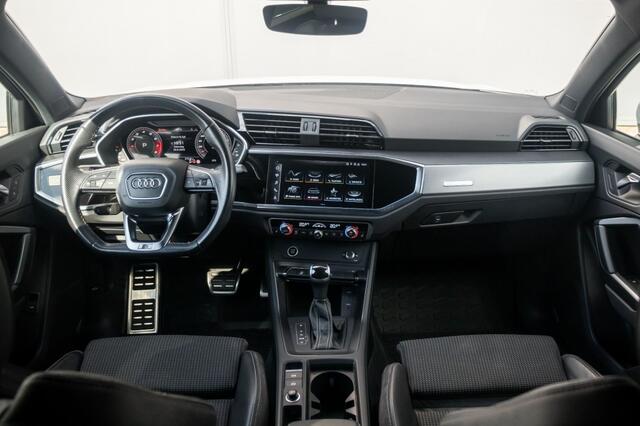 Audi Q3 35 TFSI, S-line, Black, Keyless, ambiance, LED