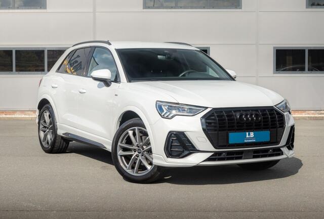Audi Q3 35 TFSI, S-line, Black, Keyless, ambiance, LED