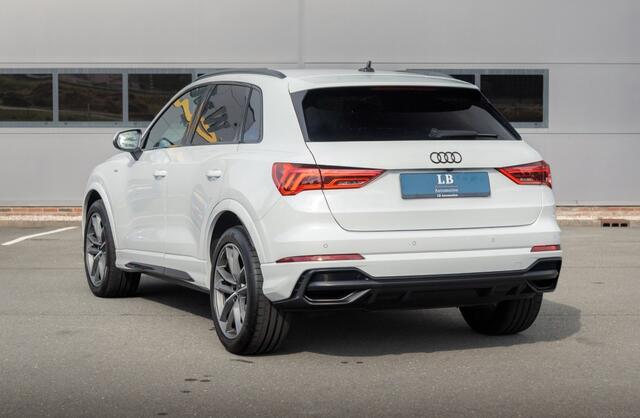 Audi Q3 35 TFSI, S-line, Black, Keyless, ambiance, LED