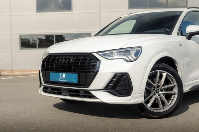 Audi Q3 35 TFSI, S-line, Black, Keyless, ambiance, LED