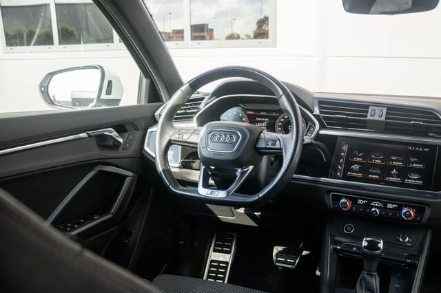 Audi Q3 35 TFSI, S-line, Black, Keyless, ambiance, LED