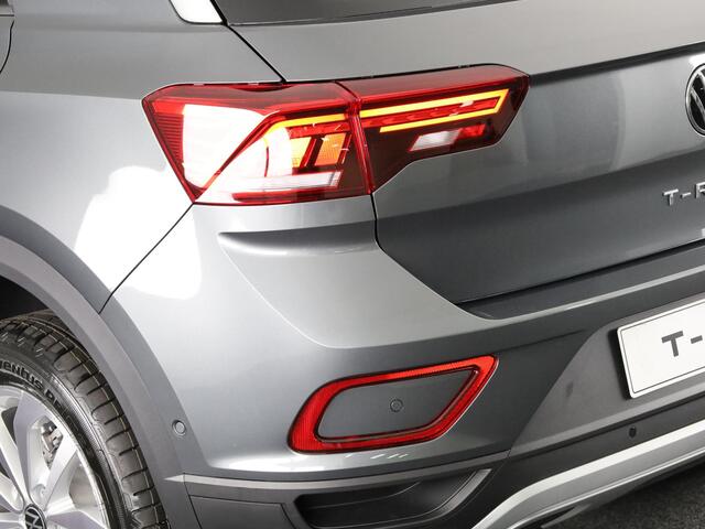Volkswagen T-ROC Life Edition 1.5 110 kW / 150 pk TSI SUV 7 versn. | Verlengde garantie | Private lease vanaf ¤ 699,- pm | Navigatie via App | Parkeersensoren Pa