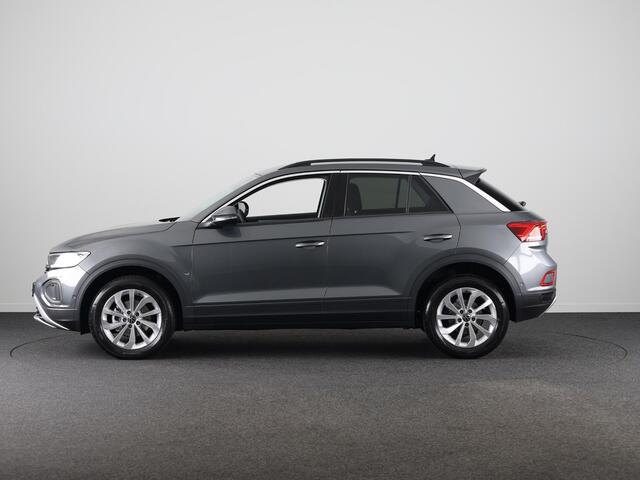 Volkswagen T-ROC Life Edition 1.5 110 kW / 150 pk TSI SUV 7 versn. | Verlengde garantie | Private lease vanaf ¤ 699,- pm | Navigatie via App | Parkeersensoren Pa