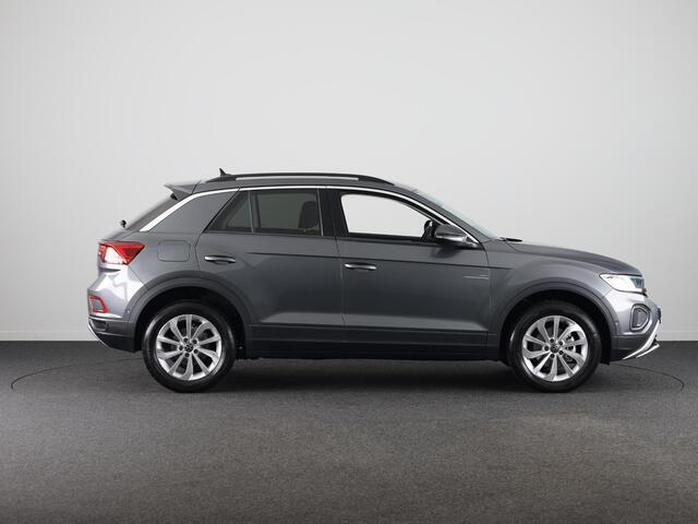 Volkswagen T-ROC Life Edition 1.5 110 kW / 150 pk TSI SUV 7 versn. | Verlengde garantie | Private lease vanaf ¤ 699,- pm | Navigatie via App | Parkeersensoren Pa