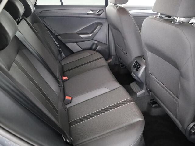 Volkswagen T-ROC Life Edition 1.5 110 kW / 150 pk TSI SUV 7 versn. | Verlengde garantie | Private lease vanaf ¤ 699,- pm | Navigatie via App | Parkeersensoren Pa