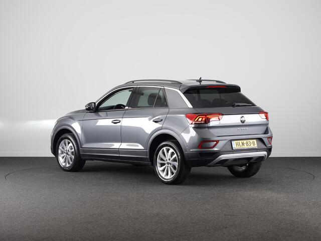 Volkswagen T-ROC Life Edition 1.5 110 kW / 150 pk TSI SUV 7 versn. | Verlengde garantie | Private lease vanaf ¤ 699,- pm | Navigatie via App | Parkeersensoren Pa
