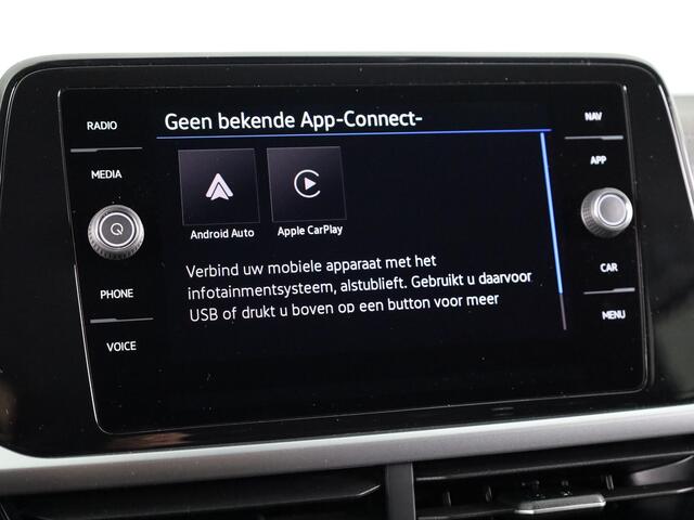 Volkswagen T-ROC Life Edition 1.5 110 kW / 150 pk TSI SUV 7 versn. | Verlengde garantie | Private lease vanaf ¤ 699,- pm | Navigatie via App | Parkeersensoren Pa
