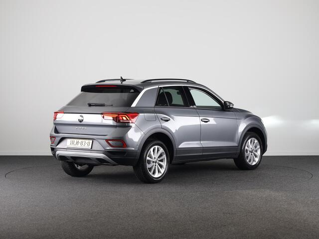 Volkswagen T-ROC Life Edition 1.5 110 kW / 150 pk TSI SUV 7 versn. | Verlengde garantie | Private lease vanaf ¤ 699,- pm | Navigatie via App | Parkeersensoren Pa