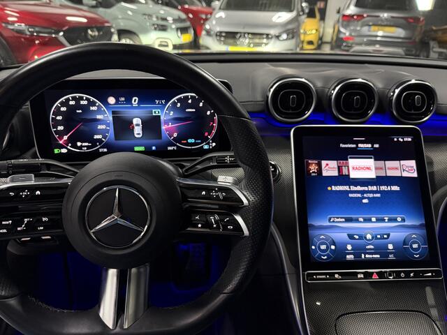 Mercedes-Benz C-Klasse 180 AMG Line Automaat - Leder - Navigatie - Camera - Panoramadak - Full Option - staat - 1e Eigenaar
