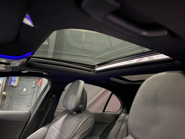 Mercedes-Benz C-Klasse 180 AMG Line Automaat - Leder - Navigatie - Camera - Panoramadak - Full Option - staat - 1e Eigenaar