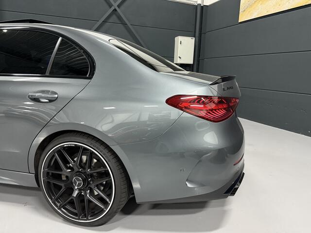 Mercedes-Benz C-Klasse 180 AMG Line Automaat - Leder - Navigatie - Camera - Panoramadak - Full Option - staat - 1e Eigenaar