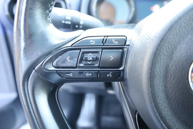 Toyota Yaris 1.5 Hybrid Executive PANO CARPLAY HALF-LEER STOEL/STUURVERW. CAMERA HUD CRUISE CLIMA DAB 2XPDC 17''LMV KEYLESS-ENTRY/START