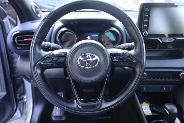 Toyota Yaris 1.5 Hybrid Executive PANO CARPLAY HALF-LEER STOEL/STUURVERW. CAMERA HUD CRUISE CLIMA DAB 2XPDC 17''LMV KEYLESS-ENTRY/START