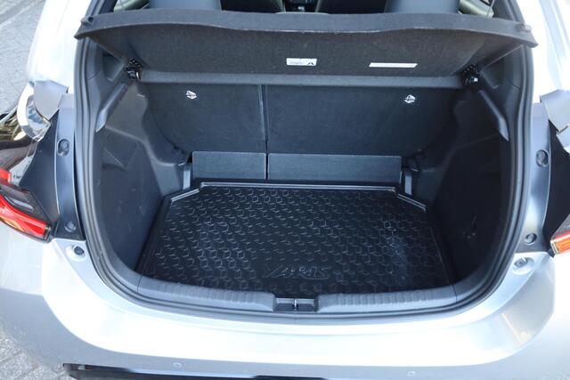 Toyota Yaris 1.5 Hybrid Executive PANO CARPLAY HALF-LEER STOEL/STUURVERW. CAMERA HUD CRUISE CLIMA DAB 2XPDC 17''LMV KEYLESS-ENTRY/START