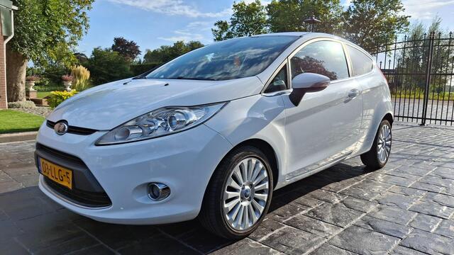Ford Fiesta 1.6 Titanium ECC APK NAP  zie onze andere advertenties