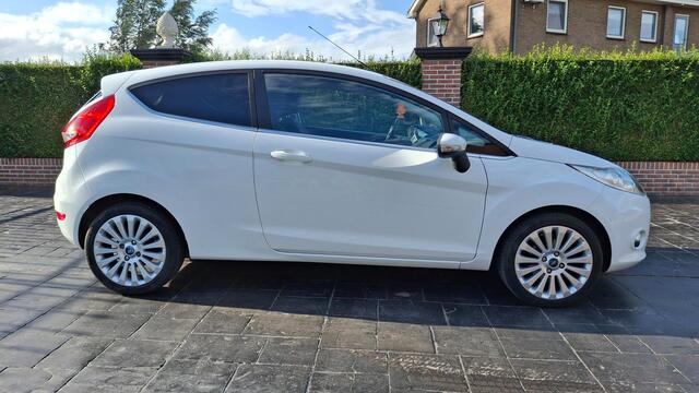 Ford Fiesta 1.6 Titanium ECC APK NAP  zie onze andere advertenties